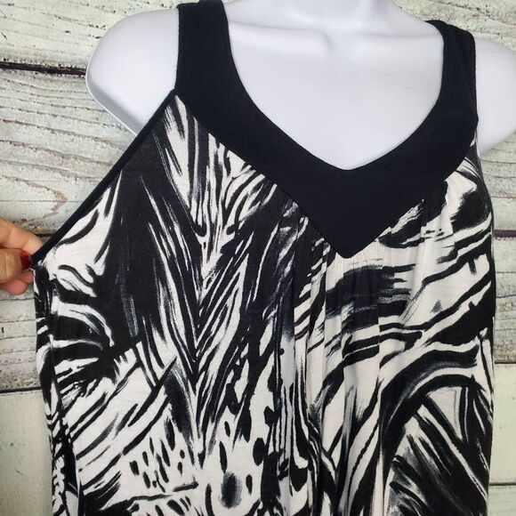 Maurices Women’s 1x Black White Abstract Print Rayon Racerback Tank Top - Picture 4 of 8